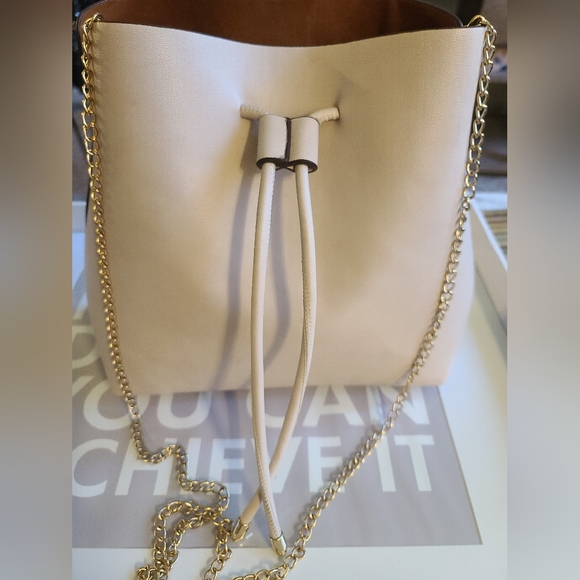 Melie Bianco Handbags - MELIE BIONCO LARGE CROSSBODY W GOLD CHAIN STRAP